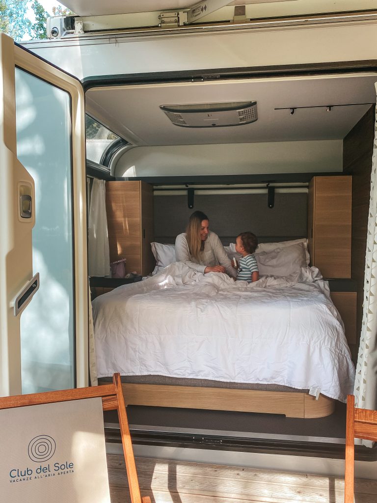 Club del sole: dormire in un luxury caravan a Stella del Mare 